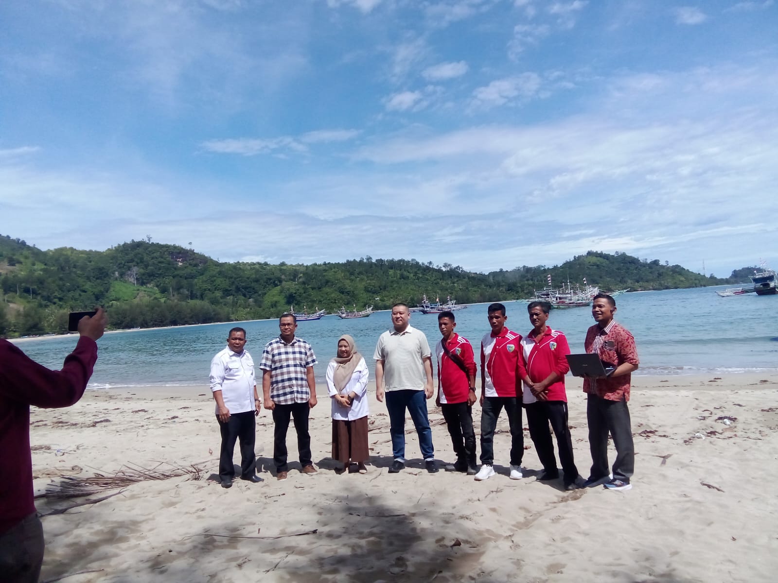 DPMPTSP Pessel Dampingi Investor China Tinjau Lokasi PLTS